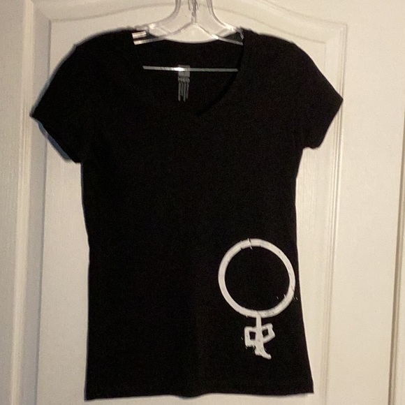 Red Dragon Women’s Tee - Picture 1 of 2